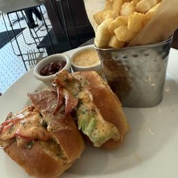 Union on the Hill Restaurant signature dishes Lobster RollHanger SteakThe Union Burger